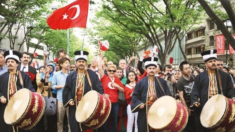 Mehterle Türk Japon yürüyüşü