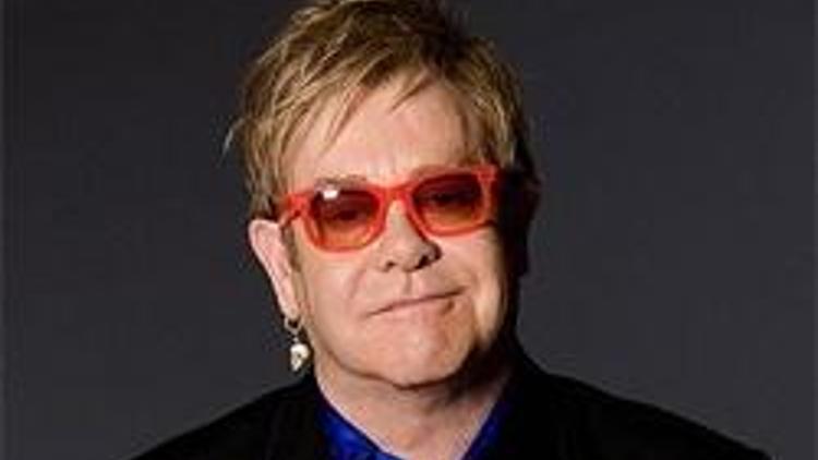 Ünlü şarkıcı Elton John, ölümden döndü