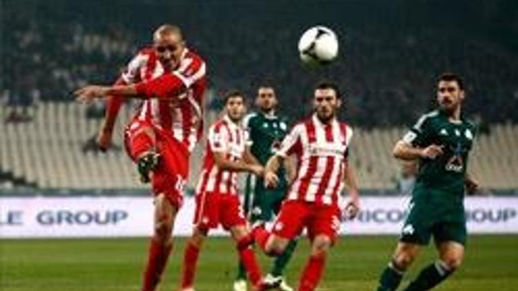 Namağlup Olympiakos zirvenin tek sahibi