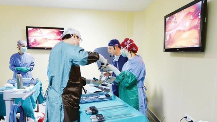 İzmir’deki ameliyatı dünya canlı izledi