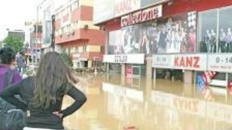 İkitelli’de üretim erken durdu İstanbullu yağmur tatiline girdi