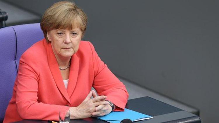 Merkelde göç yasasından yana