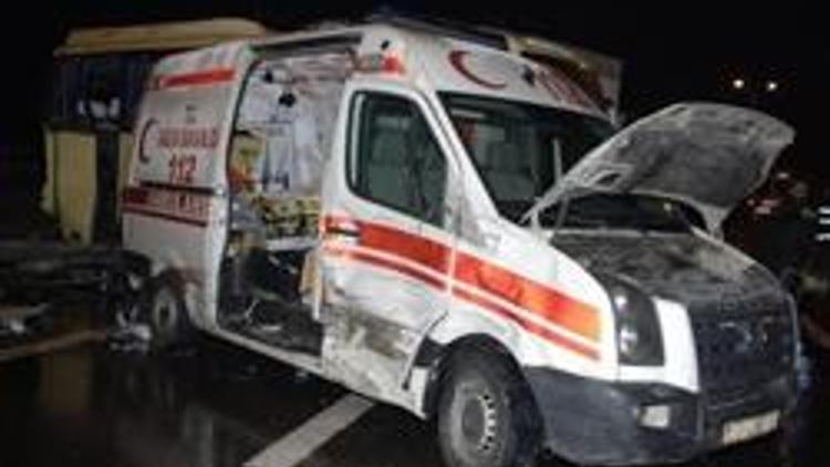 Tuzlada zincirleme trafik kazası: 3 ölü 30 yaralı