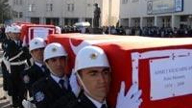 Şehit polisler için Diyarbakırda tören