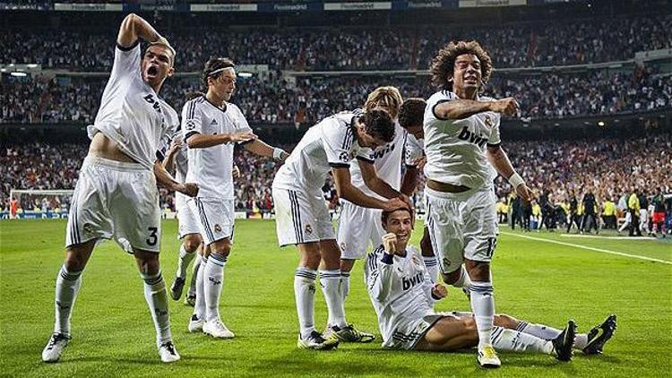 Real Madrid logosundaki haçı kaldırıyor