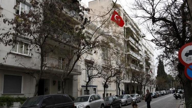 Türk Büyükelçiliği önünde eylem yaptılar