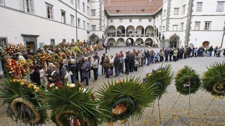 Photo Ed: Austria pays tribute to late rightist Haider