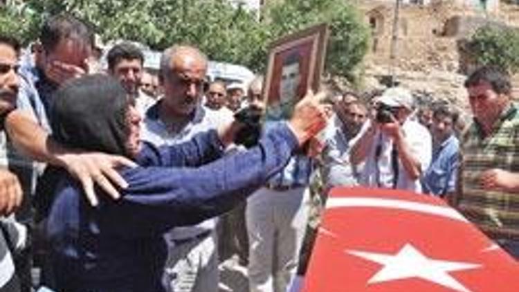 Kürtçe ağıtla Mardin şehidini uğurladı