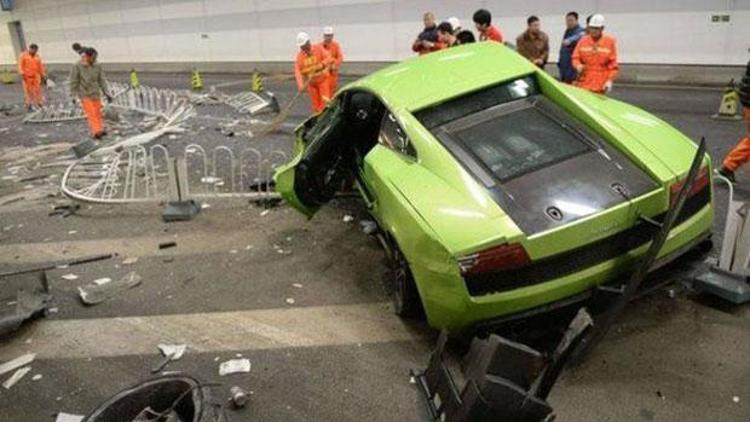 Çinde çarpışan Ferrari ve Lamborghini sürücülerine hapis cezası