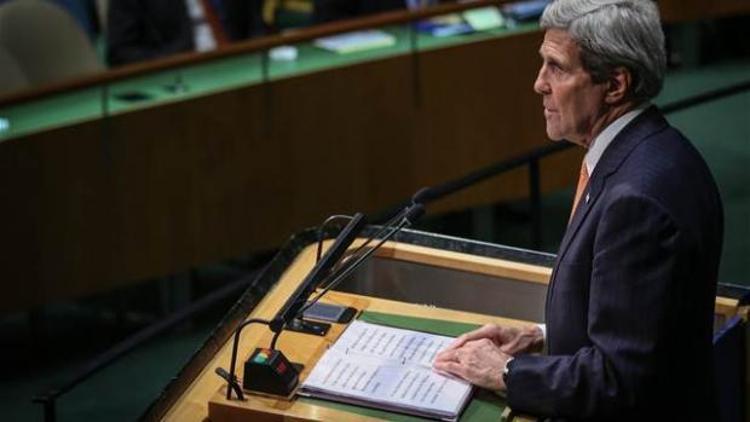 Kerry, BMye hitap ederken sayfaları karıştırdı