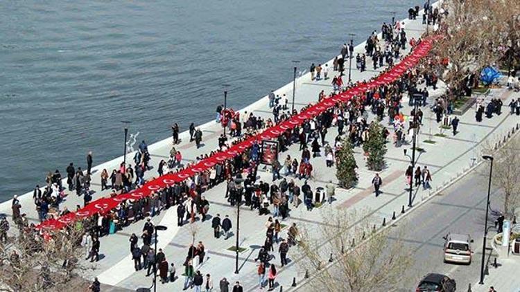 100’üncü yıl için 1915 metrelik Türk bayrağı