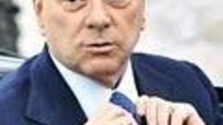 Berlusconi: 2800 kulak 7.5 milyon kişiyi dinledi