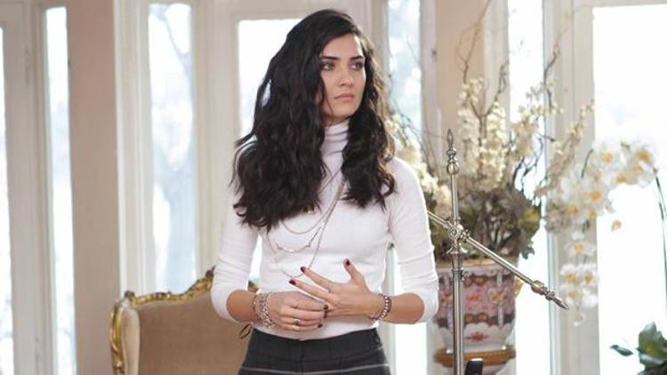 Emmy Ödüllerine aday olan Tuba Büyüküstün kimdir