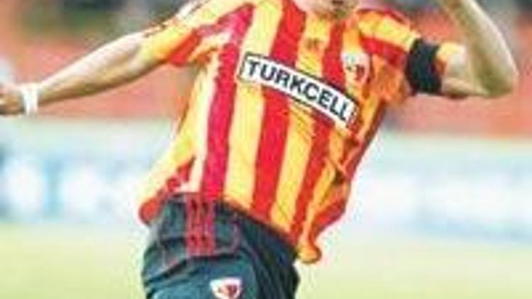 Mehmet Topuz ayın futbolcusu oldu