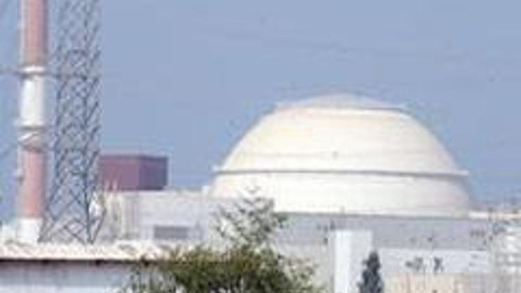İran’ın ilk nükleer enerji reaktörüne yakıt yükleme işlemi başladı