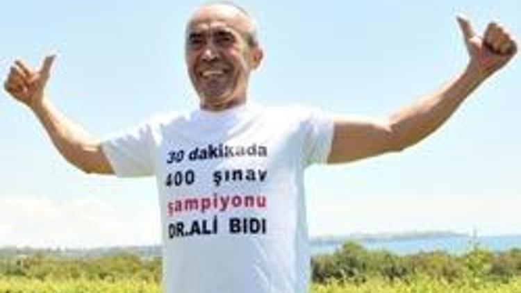 400 şınav çekti, 50 öğrenciye burs kazandırdı