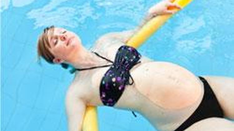 Hamilelikte havuza girmek riskli olabilir