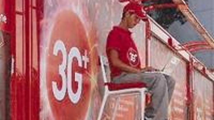 Vodafone 3G için billboard’a insan oturttu