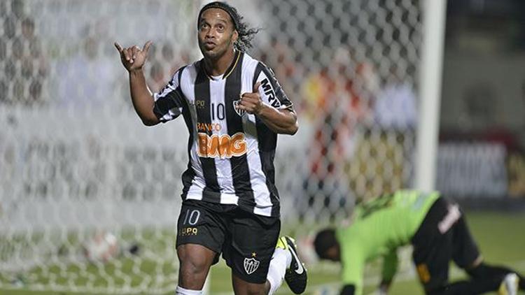 Ronaldinho resmen boşta