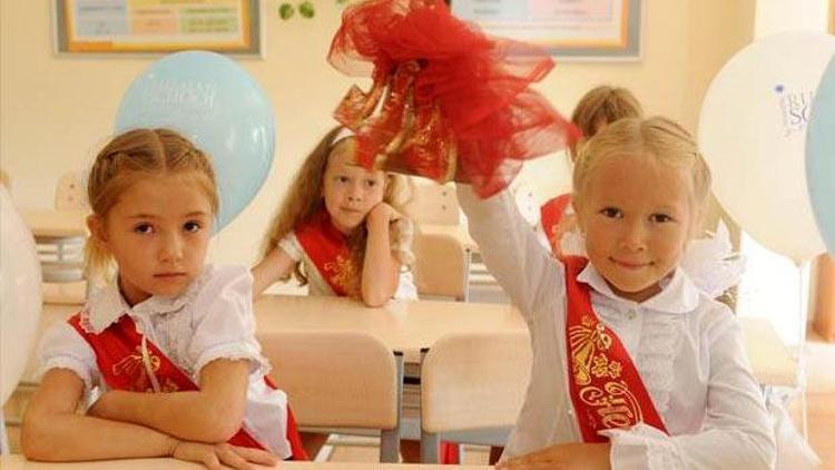 İlk ders zili Rus Okulu’nda çaldı