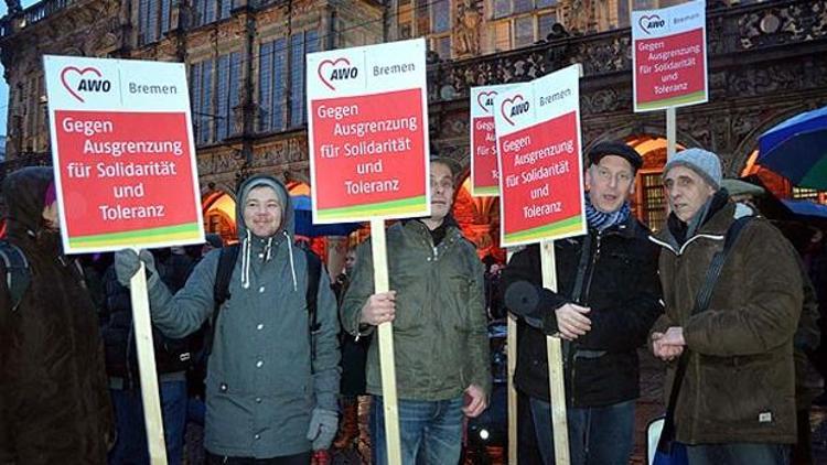 PEGIDA taraftarları ile karşıtları gösteri yaptı