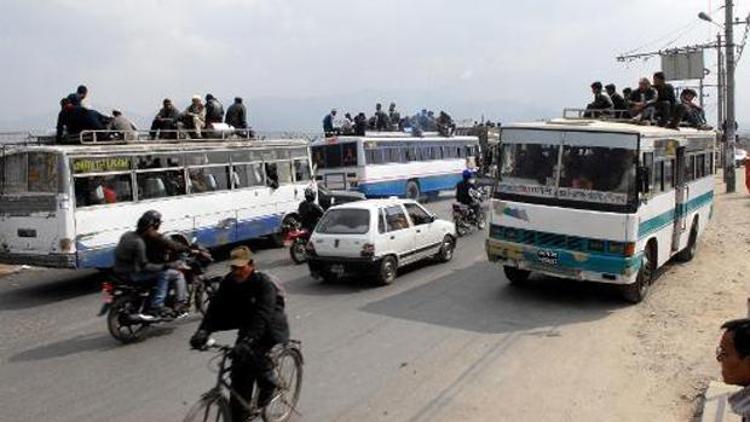 Nepalde otobüs kazası: 47 ölü
