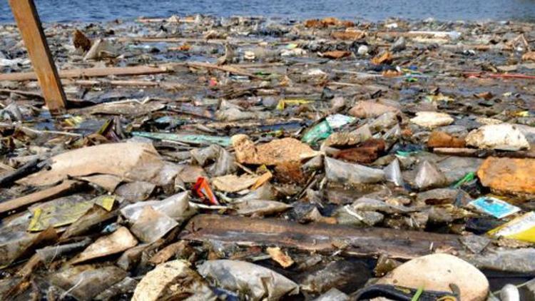 Okyanuslarda 5 trilyondan fazla plastik atık var
