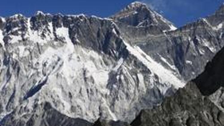 Everest’in boyunun ölçüsü alınacak