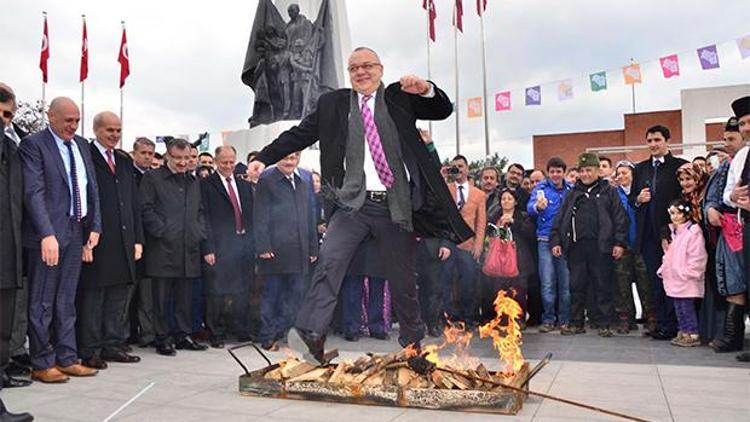 Nevruz ateşi yandı