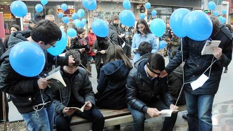 Öğrencilerden mobil bağımlılığa karşı mavi balon