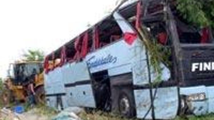 Otobüs şarampole yuvarlandı:4 ölü