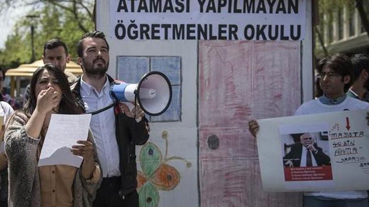 Atanamayan öğretmenlerden protesto