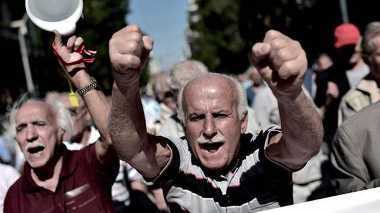 Yunanistanda emeklilerden maaş protestosu