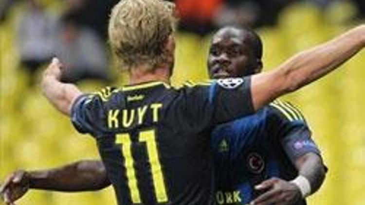 Fenerbahçenin derbide gol umudu Kuyt ve Sow