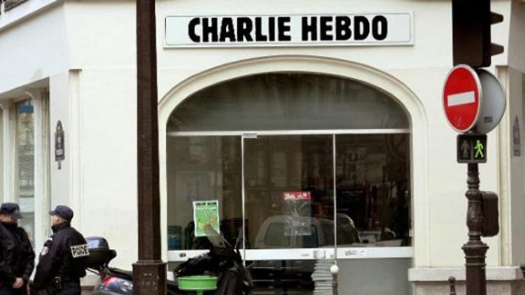 Charlie Hebdo haftaya raflarda