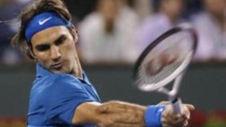 Federer 2 sette bitirdi