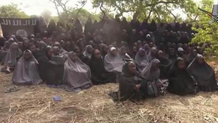 Boko Haram kaçırdığı kız öğrencilerin evlendirildiğini duyurdu
