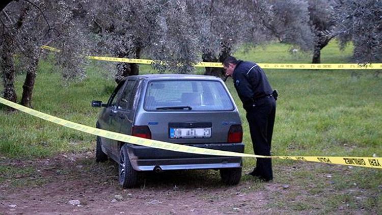 Bir polis aracında intihar etti