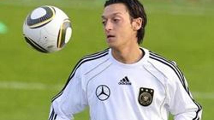 EURO 2012nin yıldızı Mesut olacak