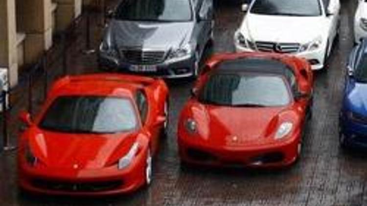 2 Ferrari garajdan, 2 Ferrari parası da kasadan çıktı