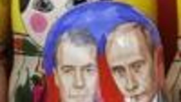 Medvedev to be inaugurated in Putins shadow