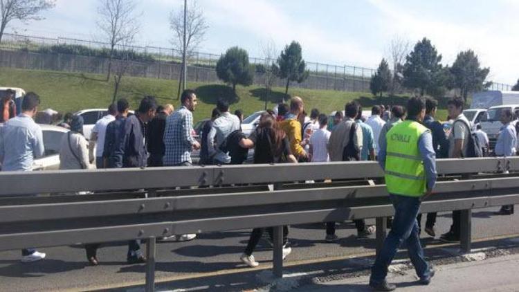 İstanbulda metrobüs yolunda kaza