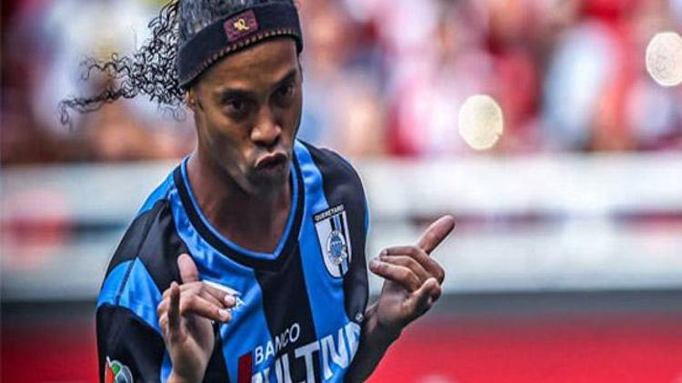 Ve Ronaldinho veda etti