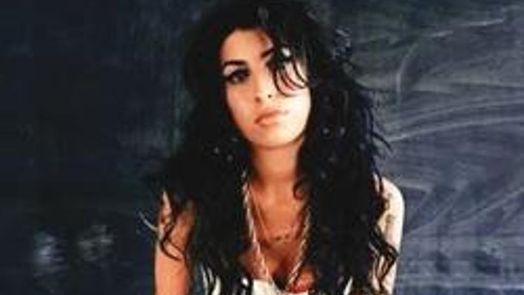 Amy Winehouse Avrupa turnesini iptal ediyor