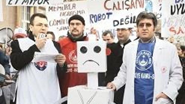 Tıp Bayramı protestoya dönüştü doktor eylemde beyaz önlük yaktı