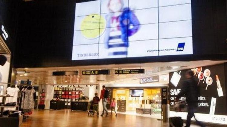Kopenhag havaalanında akıllı reklam panoları