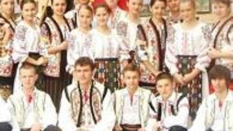 Halk Dansları Festivali başladı