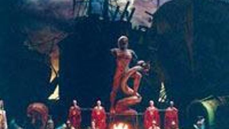 Mozartın Idomeneo Operası sahnelendi