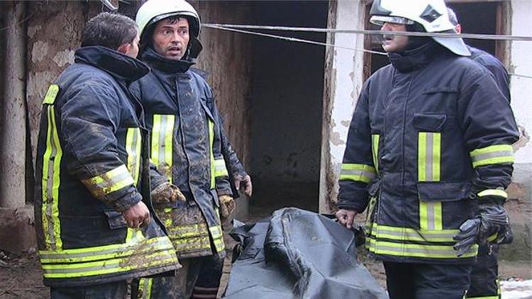 Kerpiç bina çöktü: 1 çocuk öldü 1 çocuk yaralandı