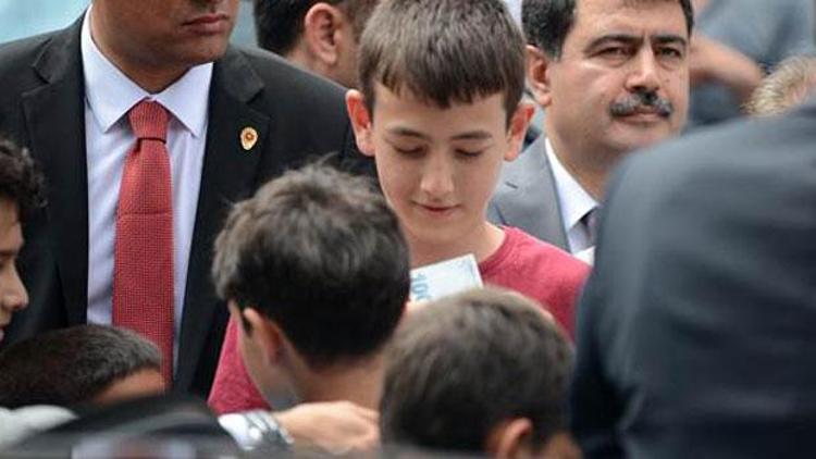 Erdoğandan çocuklara 100 TL harçlık